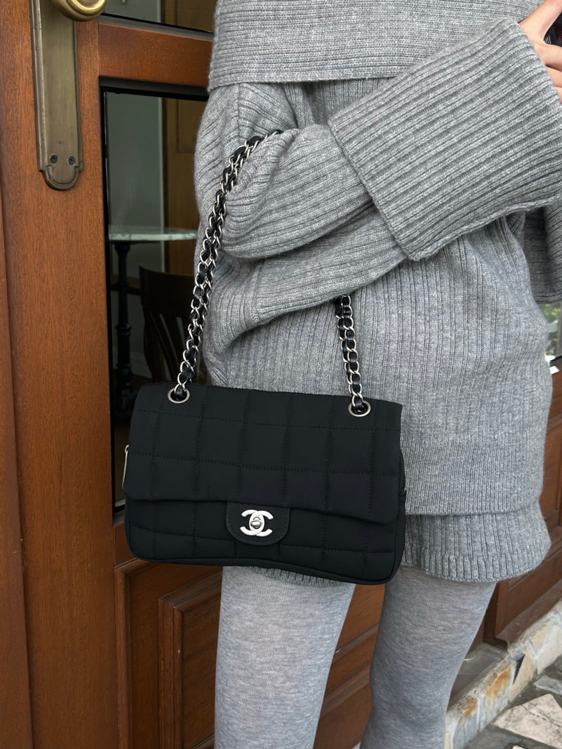 정품 샤넬 클미 클라 포코노 초코바 패브릭 숄더백 상품이미지1