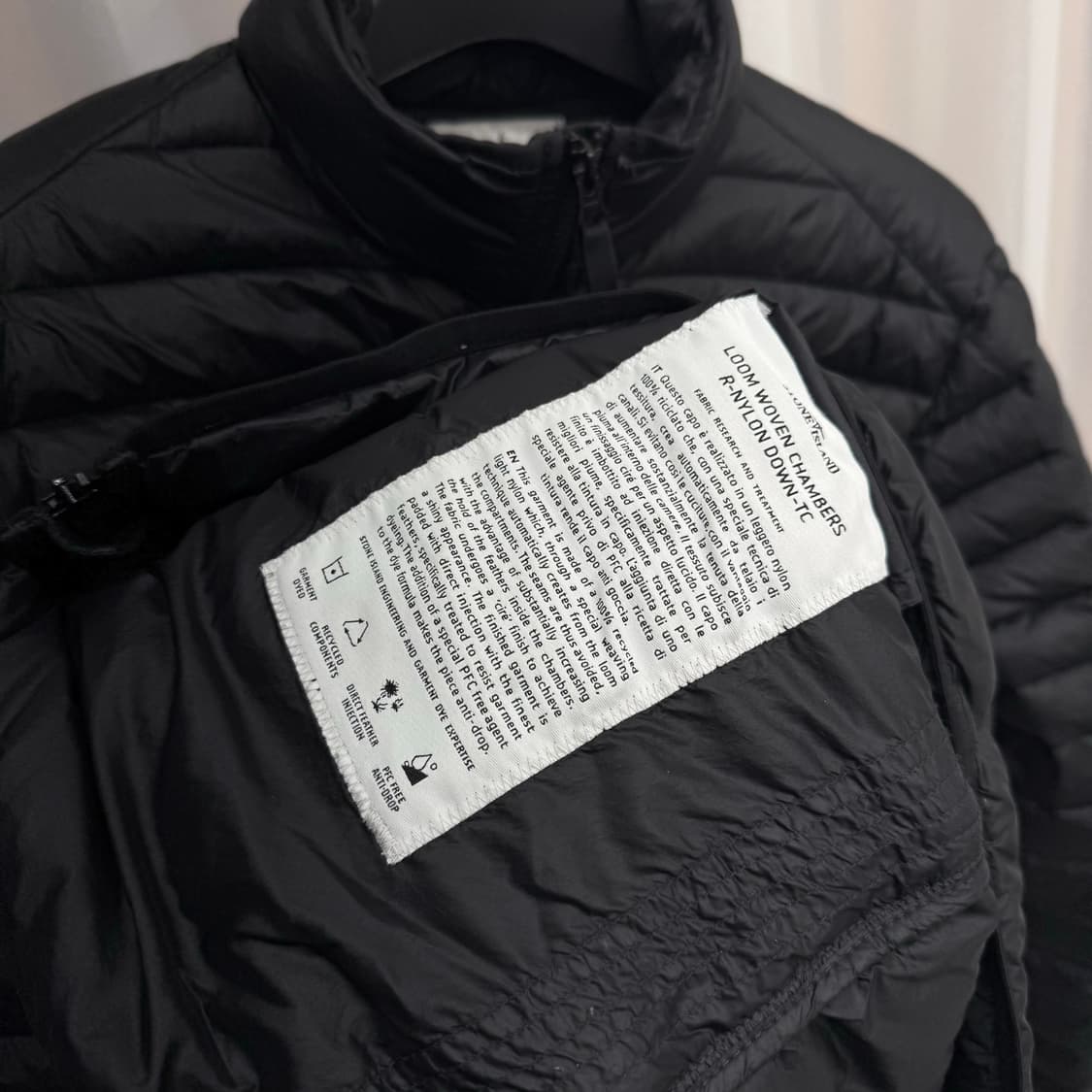 [M] 스톤아일랜드 룸우븐 경량패딩 블랙 상품이미지5
