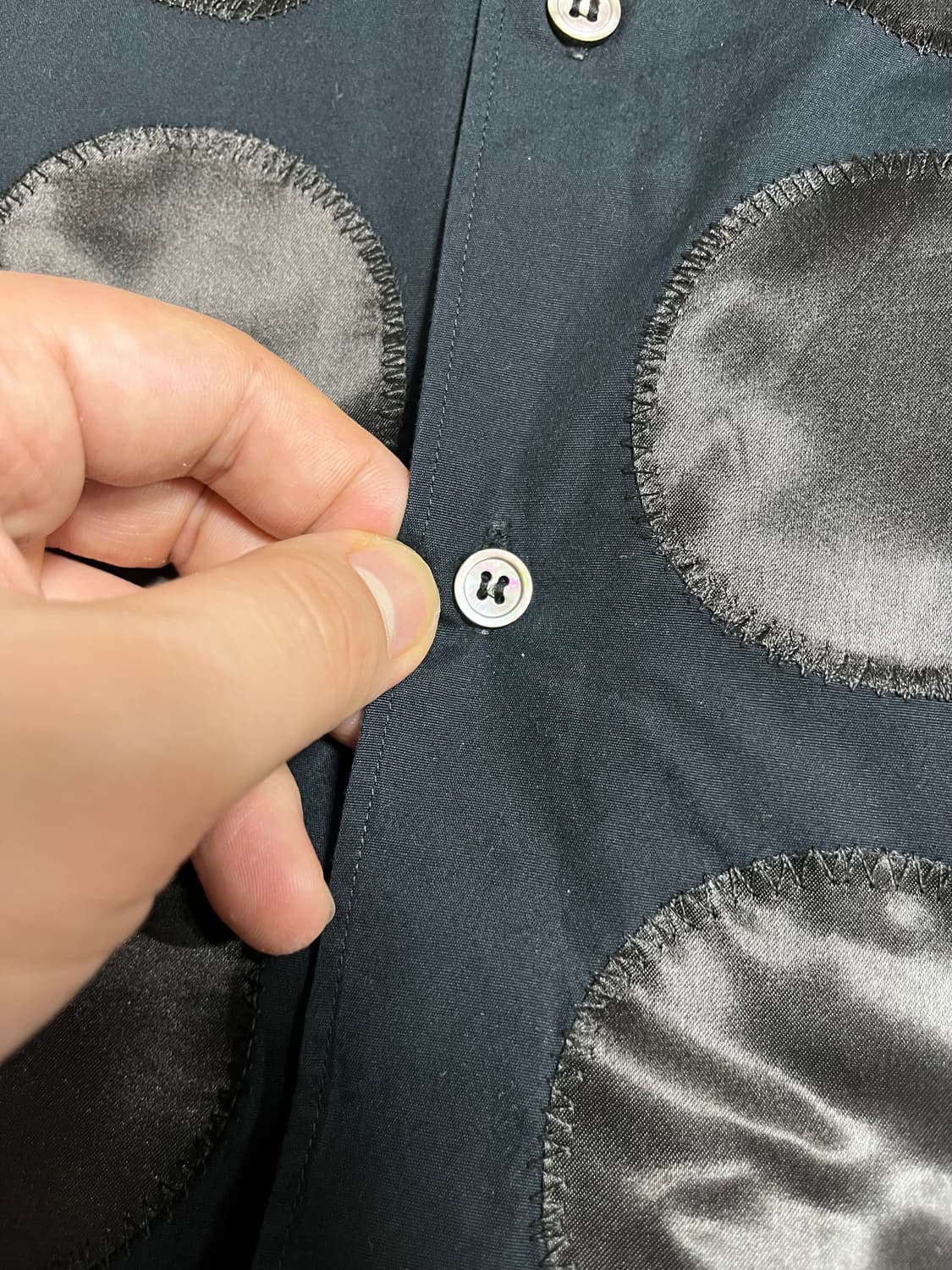 (XS) 꼼데가르송 옴므플러스 도트 하프셔츠 블랙 상품이미지3