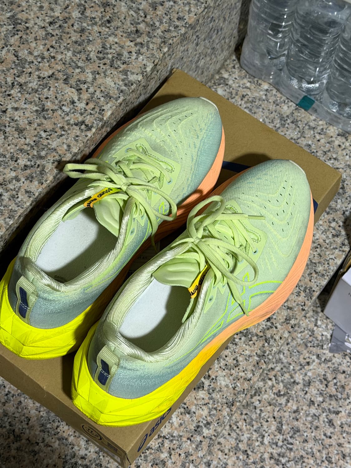 아식스 노바블라스트 4 쿨마차 세이프티 옐로우 파리 275 상품이미지5