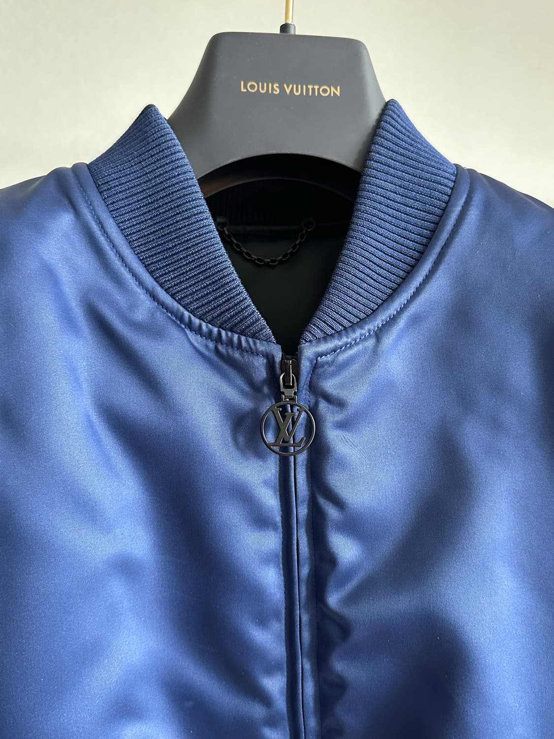 루이비통 아수라 크롭드 보머 마원 52(105-110) 상품이미지2