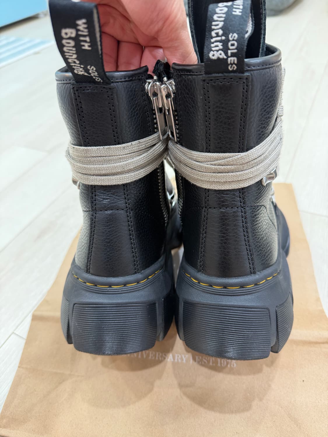 Uk8)닥터마틴 릭오웬스 1460 DMXL 메가레이스 팝니다. 상품이미지8