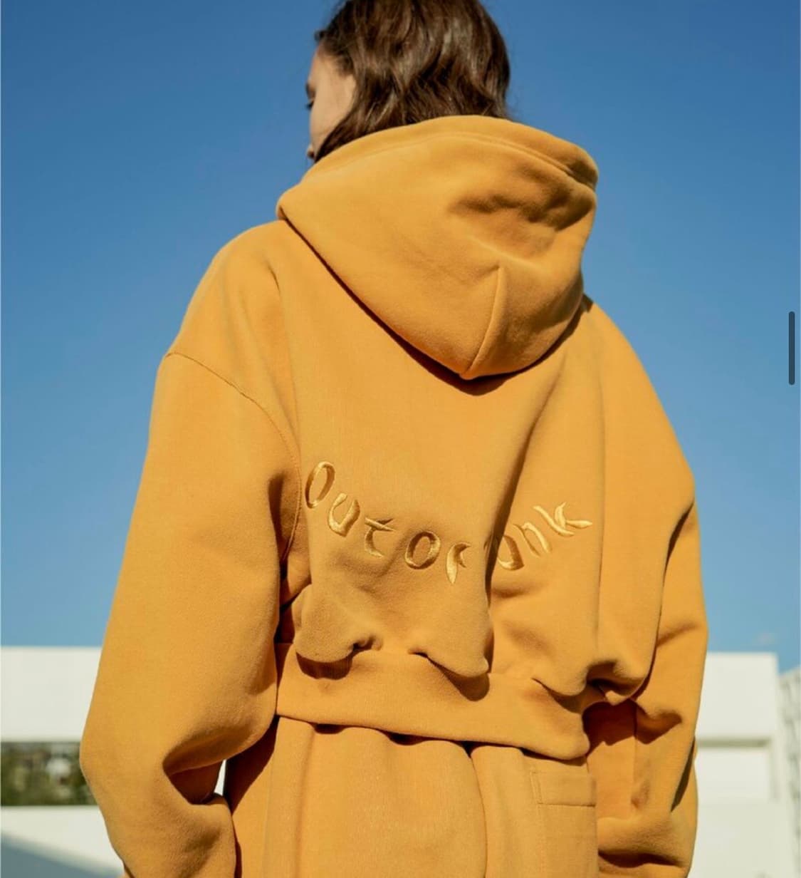 아웃 오브 트렁크 크롭 후드티 상품이미지3