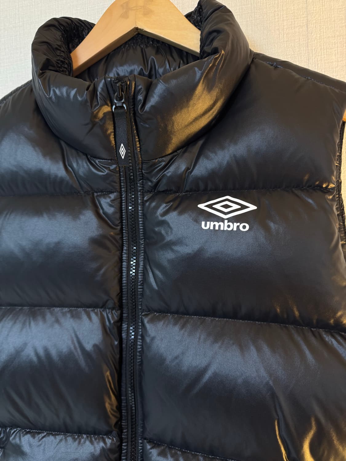 [95]엄브로 덕다운 패딩 조끼 블랙 상품이미지3