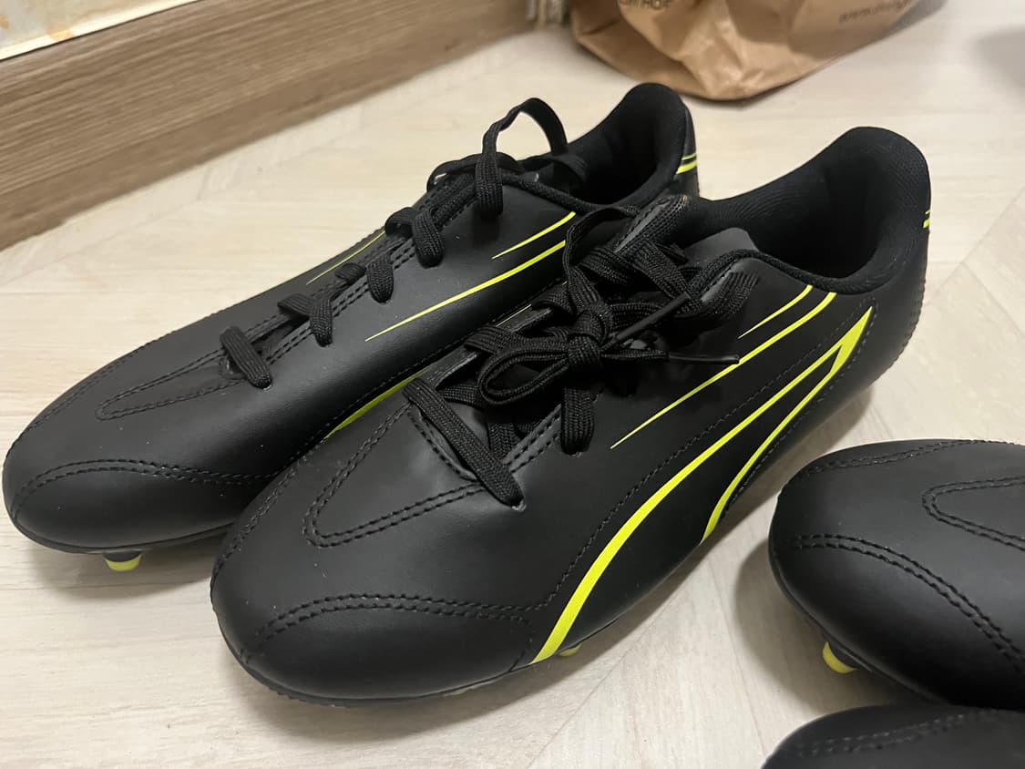 푸마 축구화 블랙 2개와 풋살화 상품이미지5