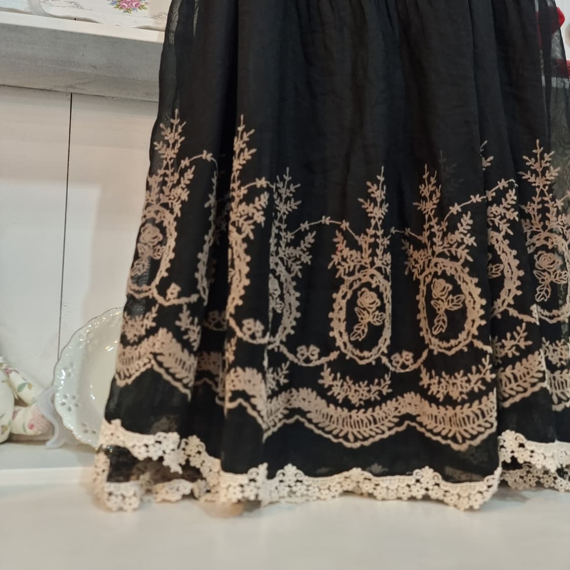 axes femme(엑시즈 팜므) 블랙 레이스 자수 슬립 원피스 상품이미지2