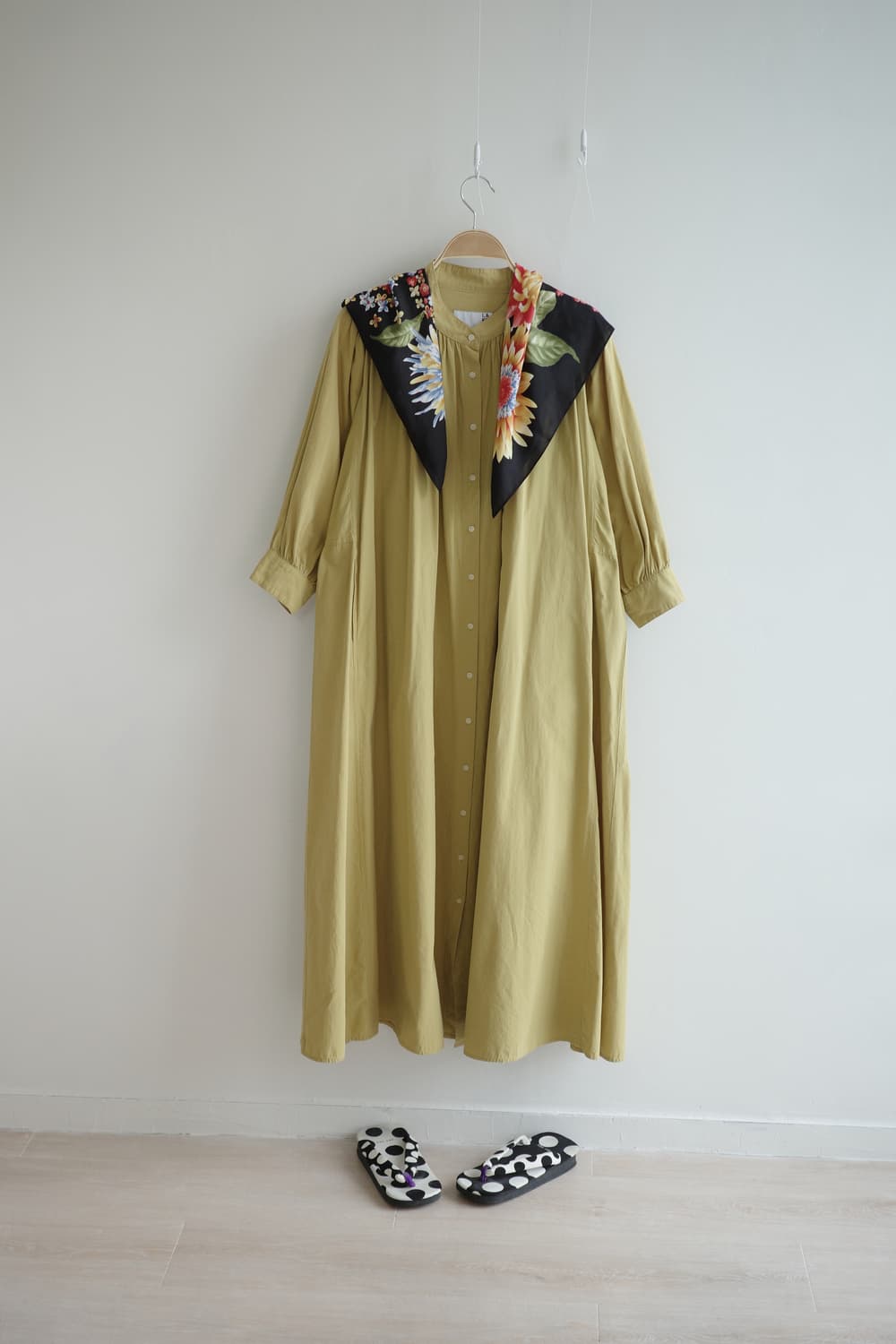 LAKOLE • 겨자색 퍼프 소매 샤링 셔츠  롱원피스 상품이미지1