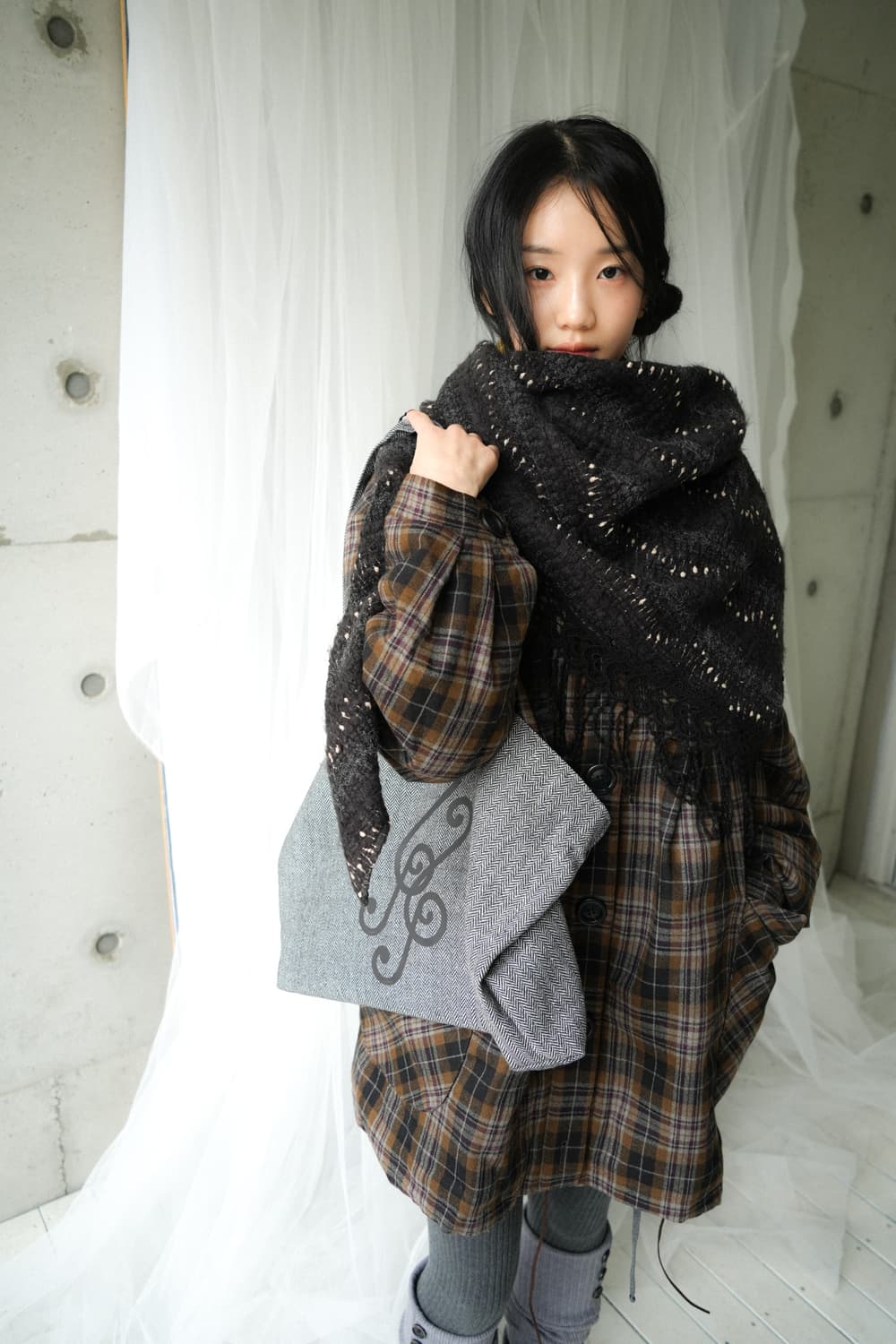 Yinandyang 인앤양 케이프 머플러 블랙 상품이미지2