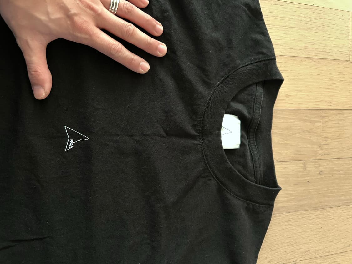 로아 롱슬리브 블랙L라지 판매 상품이미지2