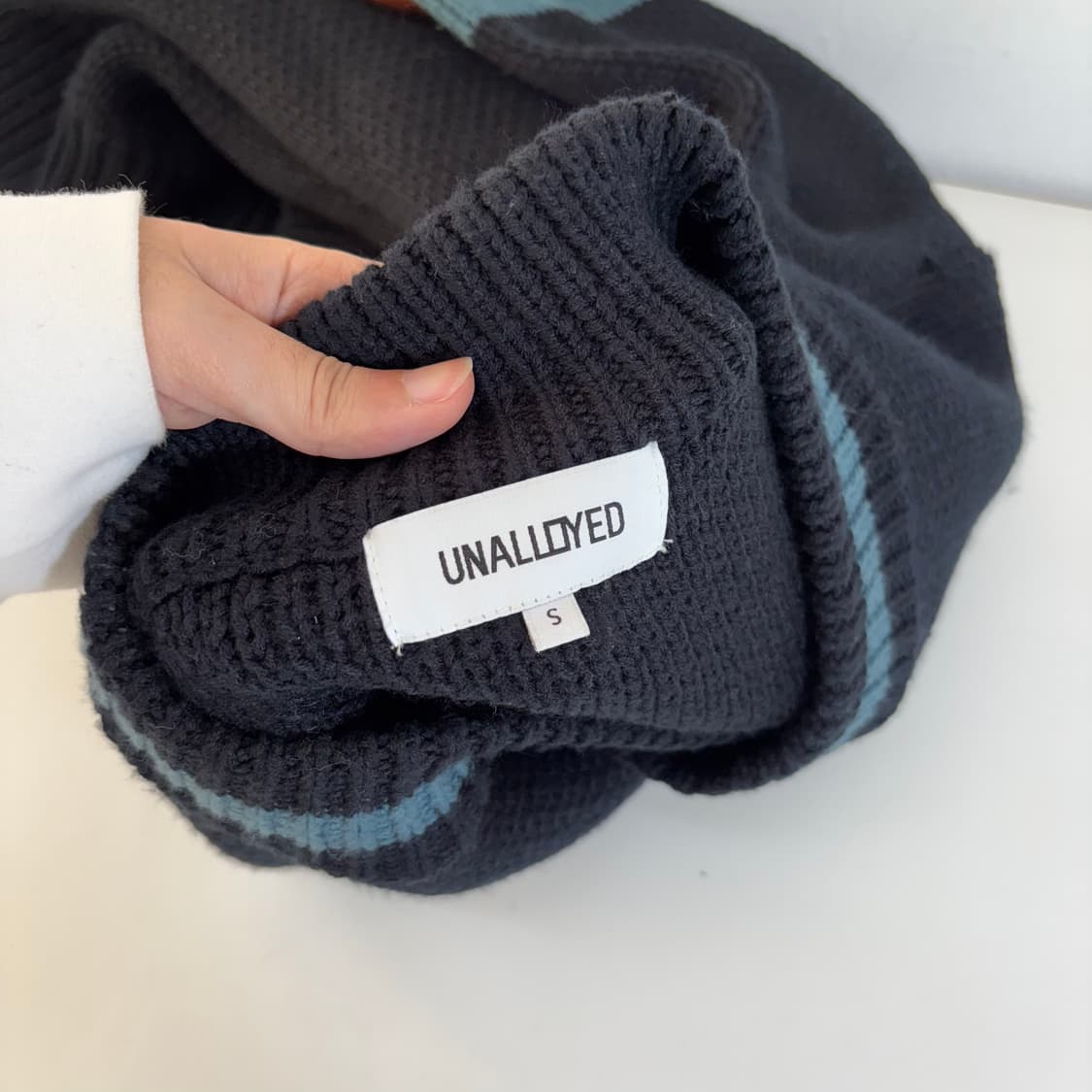 S 95 어널로이드 네이비 브이넥니트 상품이미지4