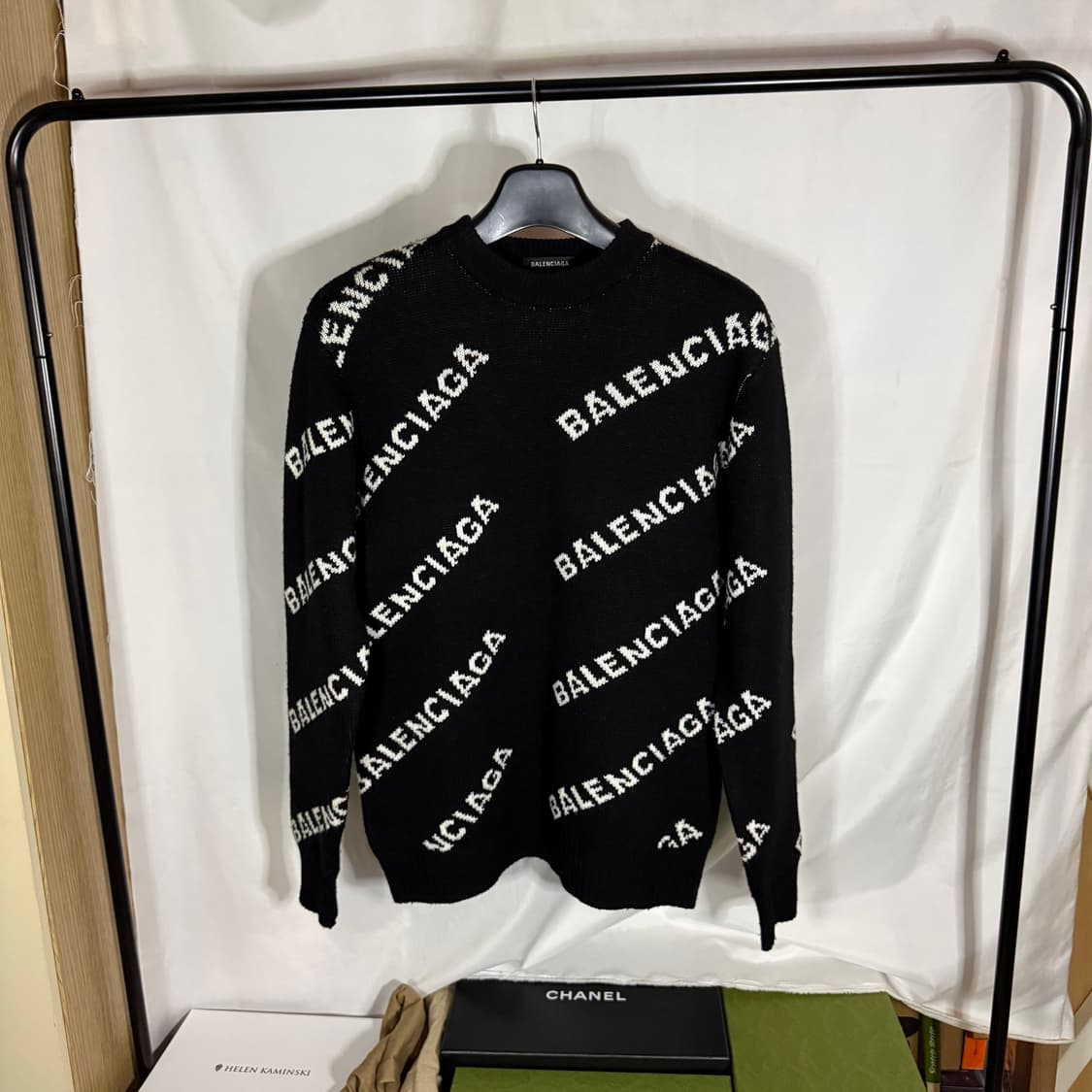 발렌시아가 올오버 멀티로고 스웨터 블랙 니트 상품이미지1