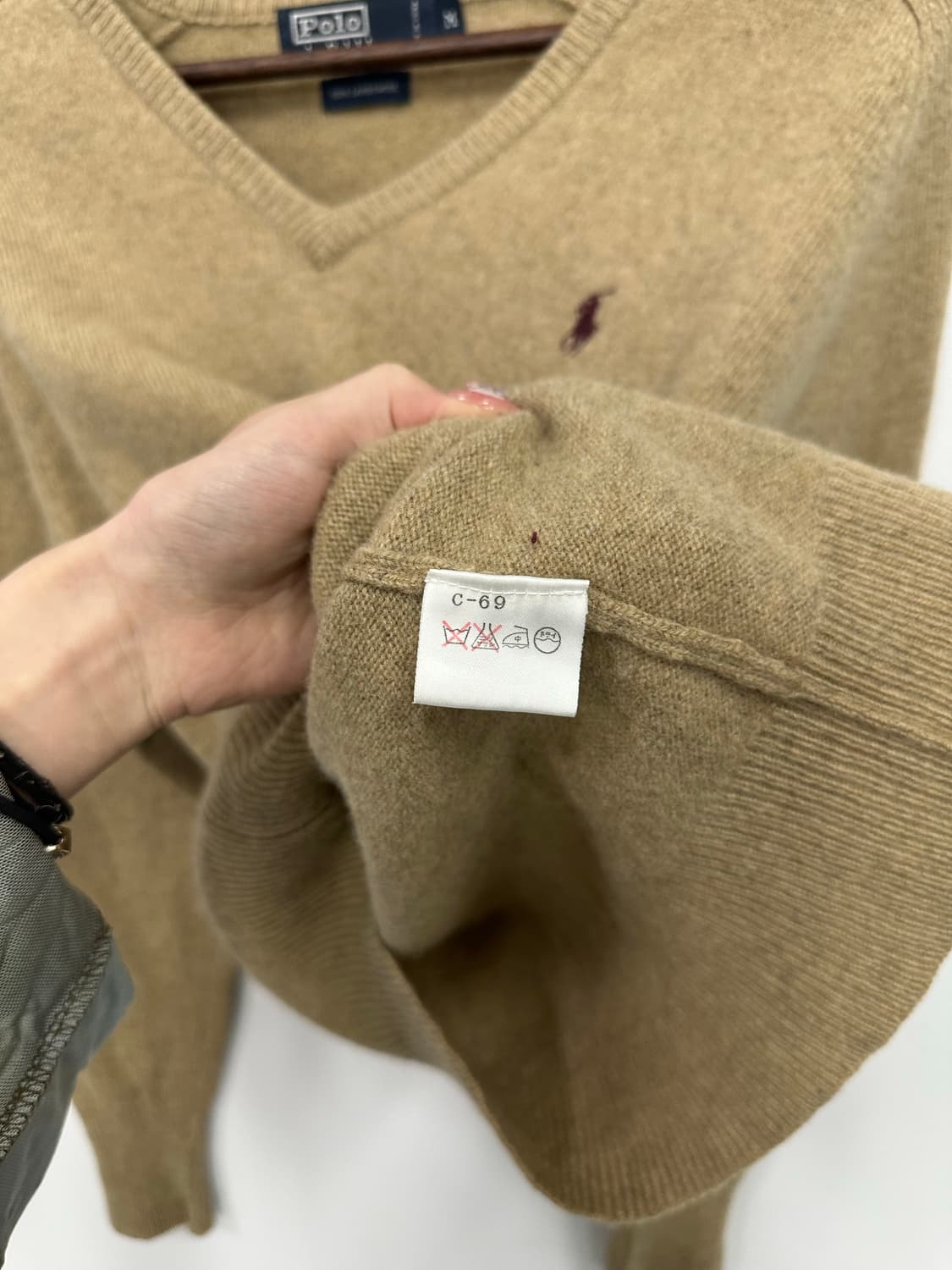 폴로 베이지 브이넥 니트  상품이미지4