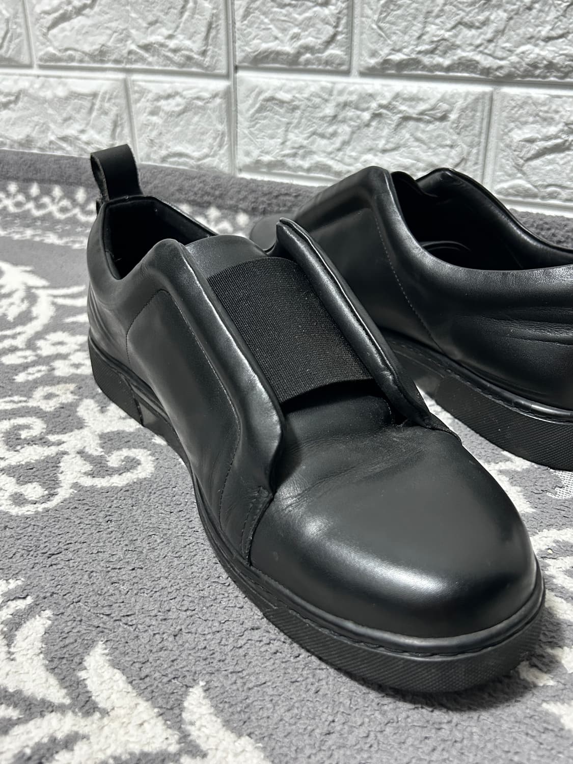 엠보스드 스트랩 슬립온 슈즈 상품이미지4