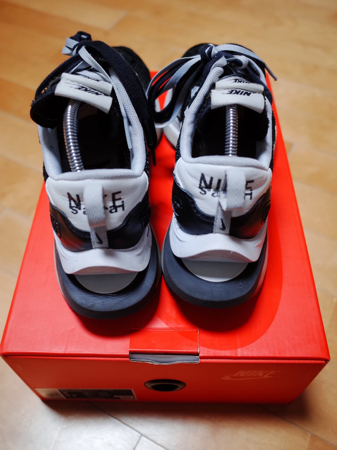 [260] 나이키 x 사카이 베이퍼와플 블랙 화이트 상품이미지4