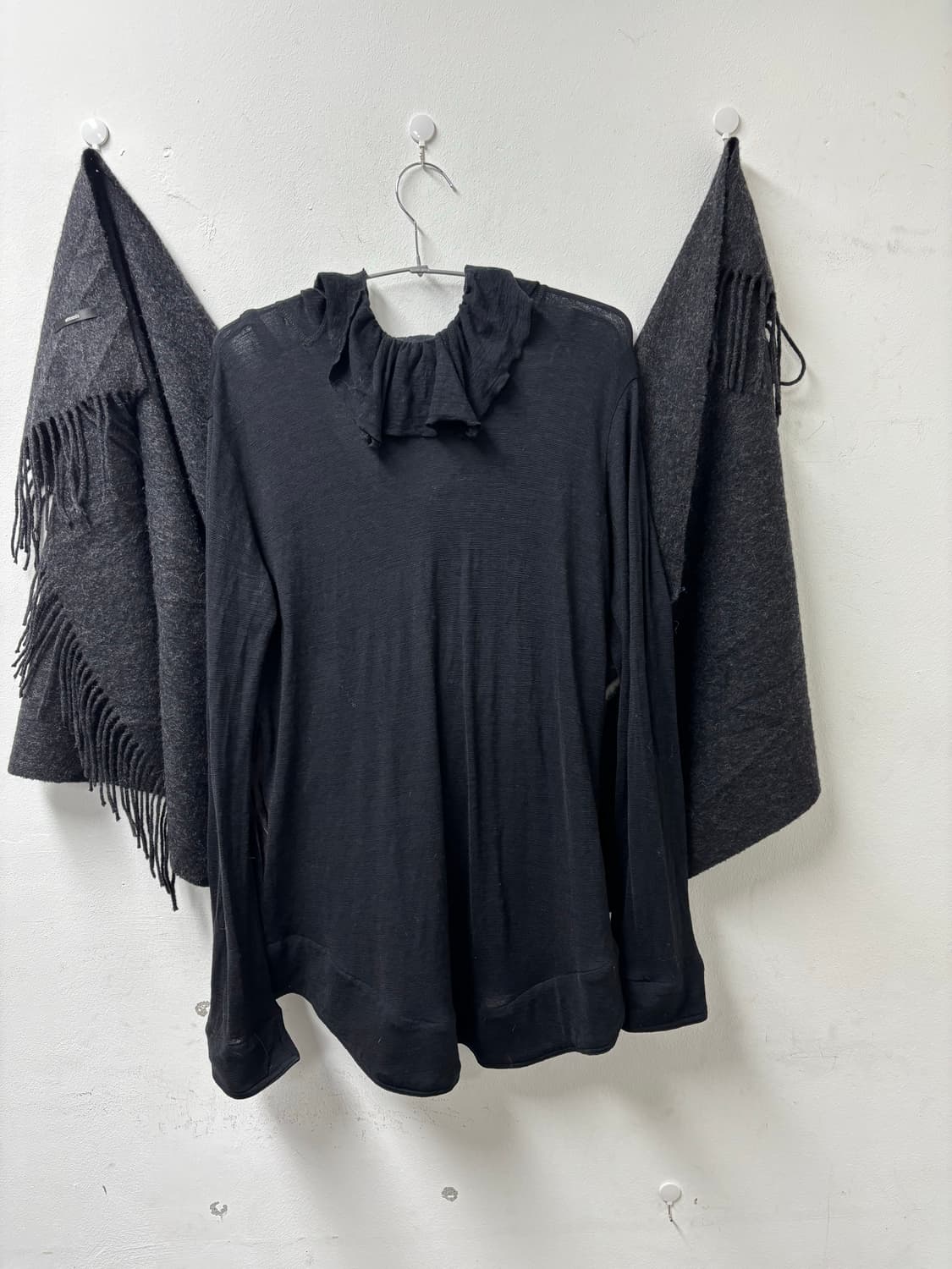 “Vintage” loose fit Black V Neck sleeve 상품이미지10
