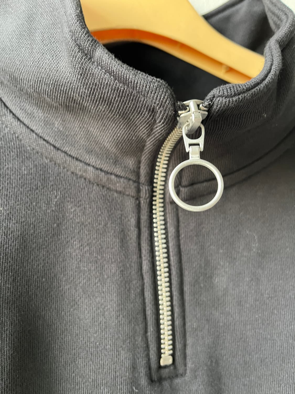 (남녀공용)커버낫 블랙 하프집업 맨투맨 상품이미지4