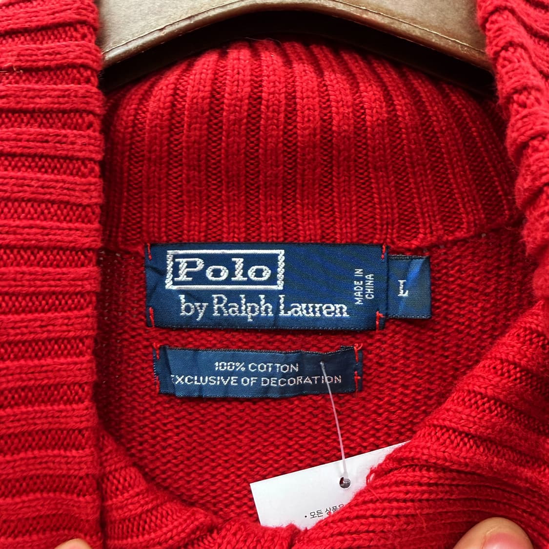 폴로 랄프로렌 하프 버튼넥 니트 우드톤 버튼 포니자수 디테일 솔리드레드 상품이미지7