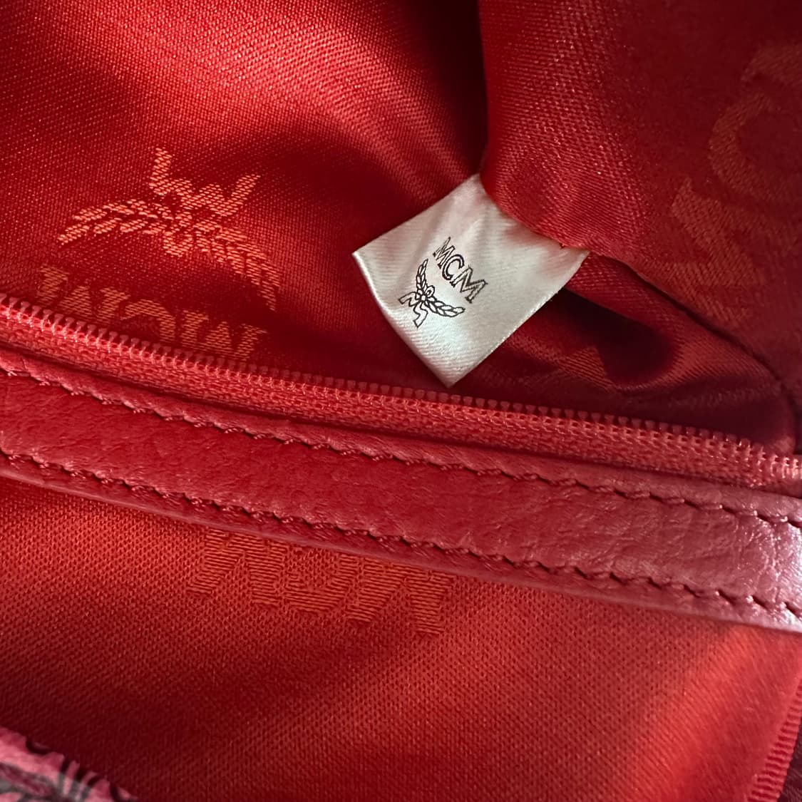 엠씨엠 MCM 비세토스 스터드 핑크 백팩 가방 (정품) / 아쉬운 이염 상품이미지6
