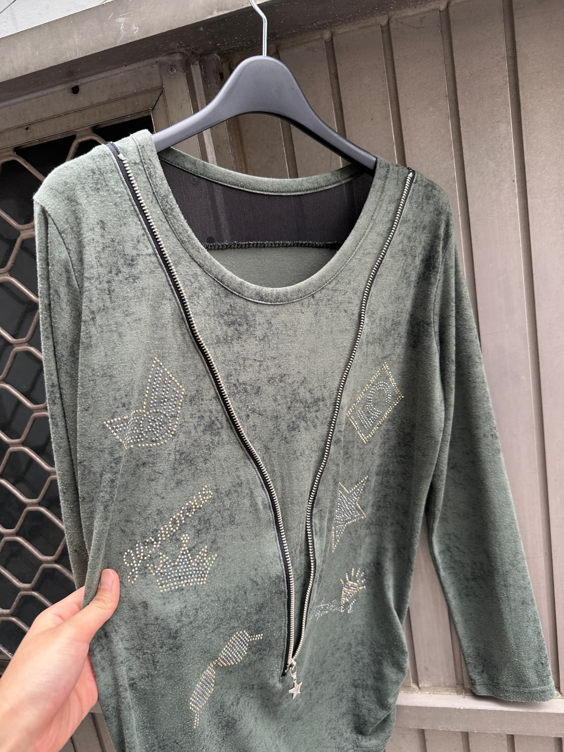 Side shirring detail khaki long sleeve 상품이미지4