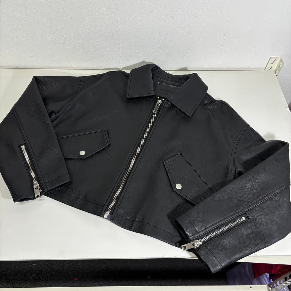 우먼FREE 레이디볼륨 블랙 크롭 레더자켓 상품이미지1