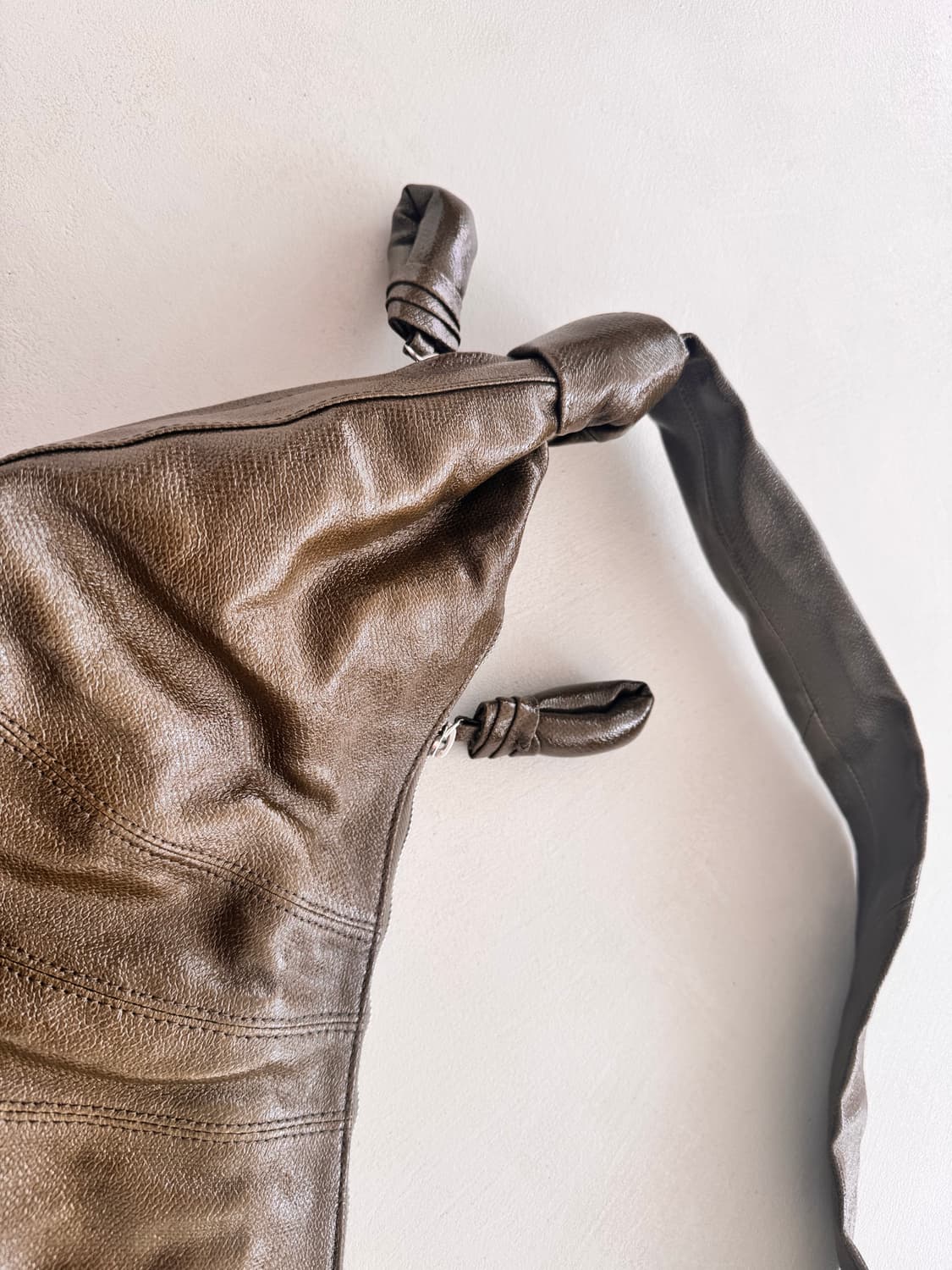 르메르 라지 소프트 크루아상백 올리브 상품이미지2