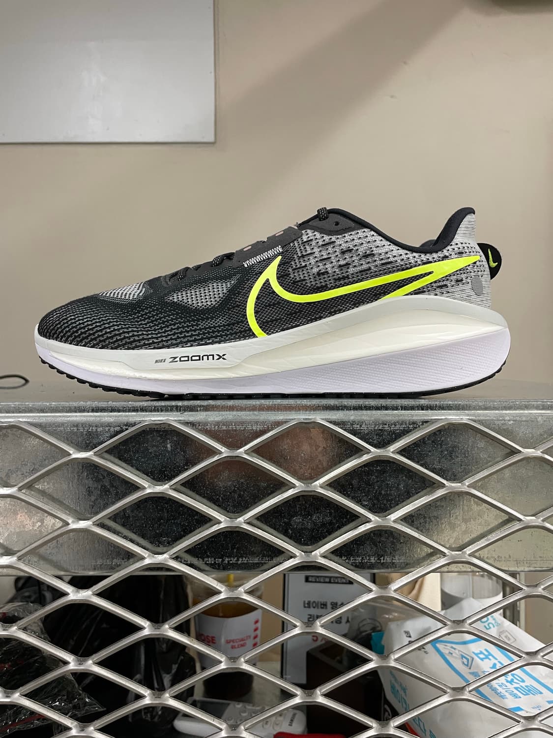 나이키 보메로 17 스모크 그레이 270 (gr-4474) 상품이미지1