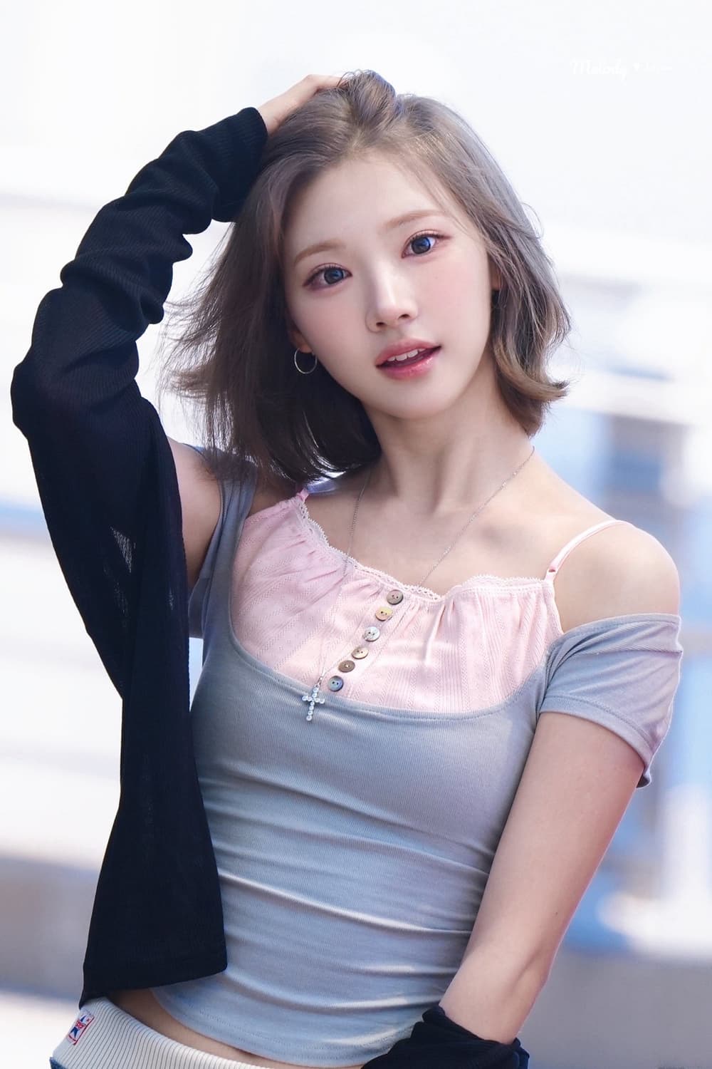 하츠투하츠 지우 착용 플리즈노팔로우 케이티 버튼 탑 Katie Butto 상품이미지2