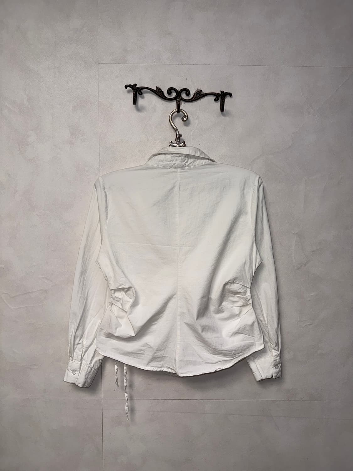 White pin tuck unbalanced wrap shirt 상품이미지4