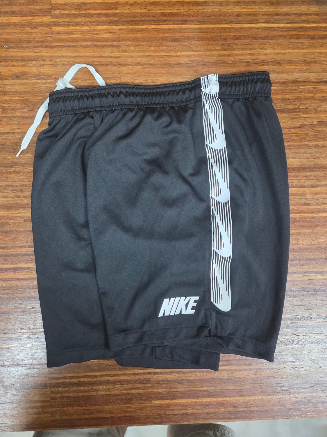 나이키 드라이핏 스쿼드 사이드로고 기능성 반바지 m 상품이미지3