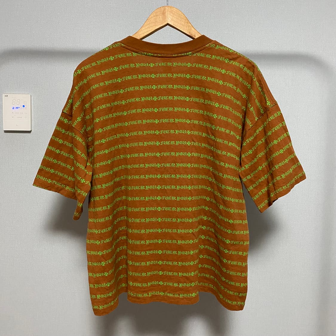 [M] 크롬하츠 매티보이 스트라이프 반팔 티셔츠 브라운 상품이미지2