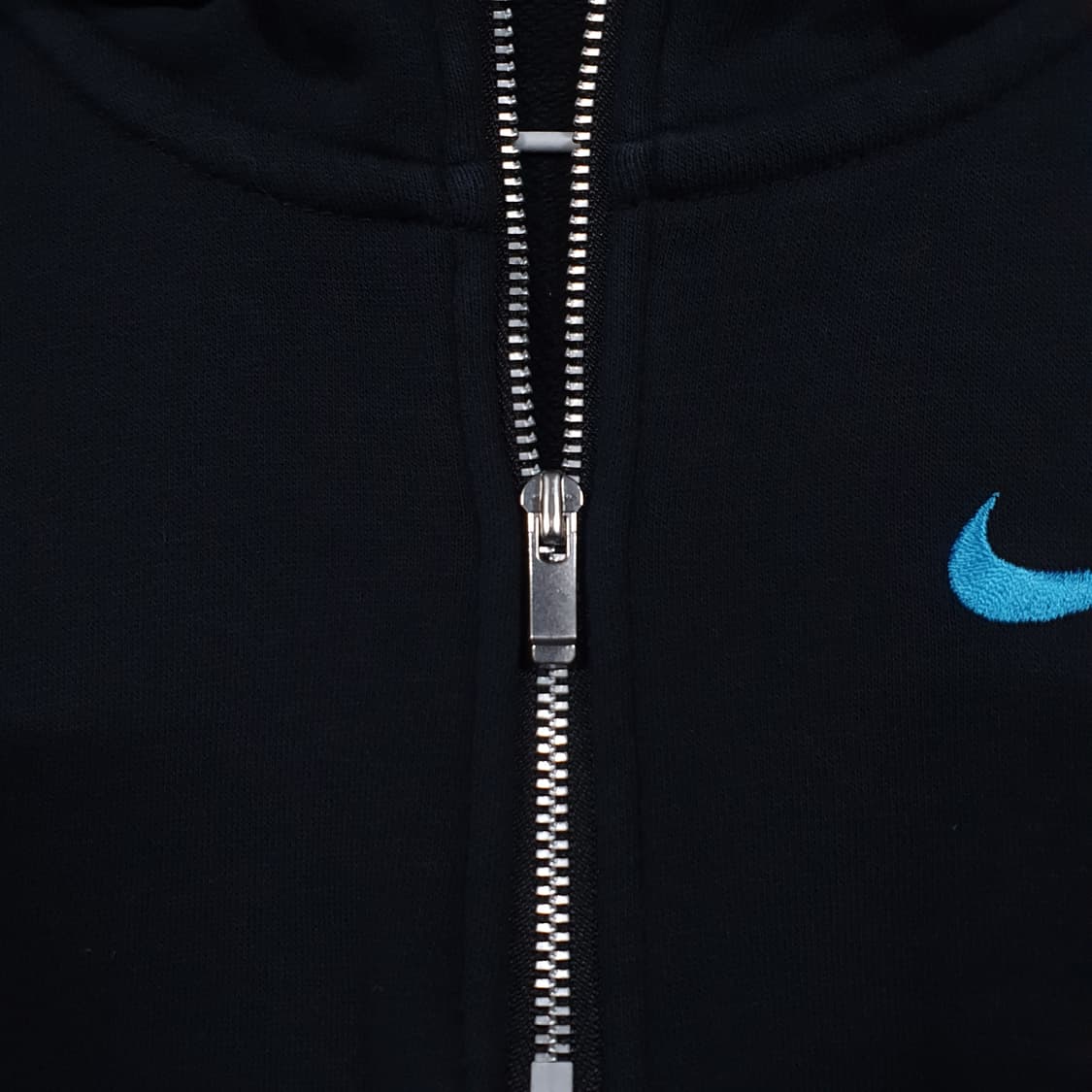 나이키 신형 NSW 아이콘 클래쉬 크롭 맨투맨 스웻셔츠 검흰 범고래 여성 상품이미지5