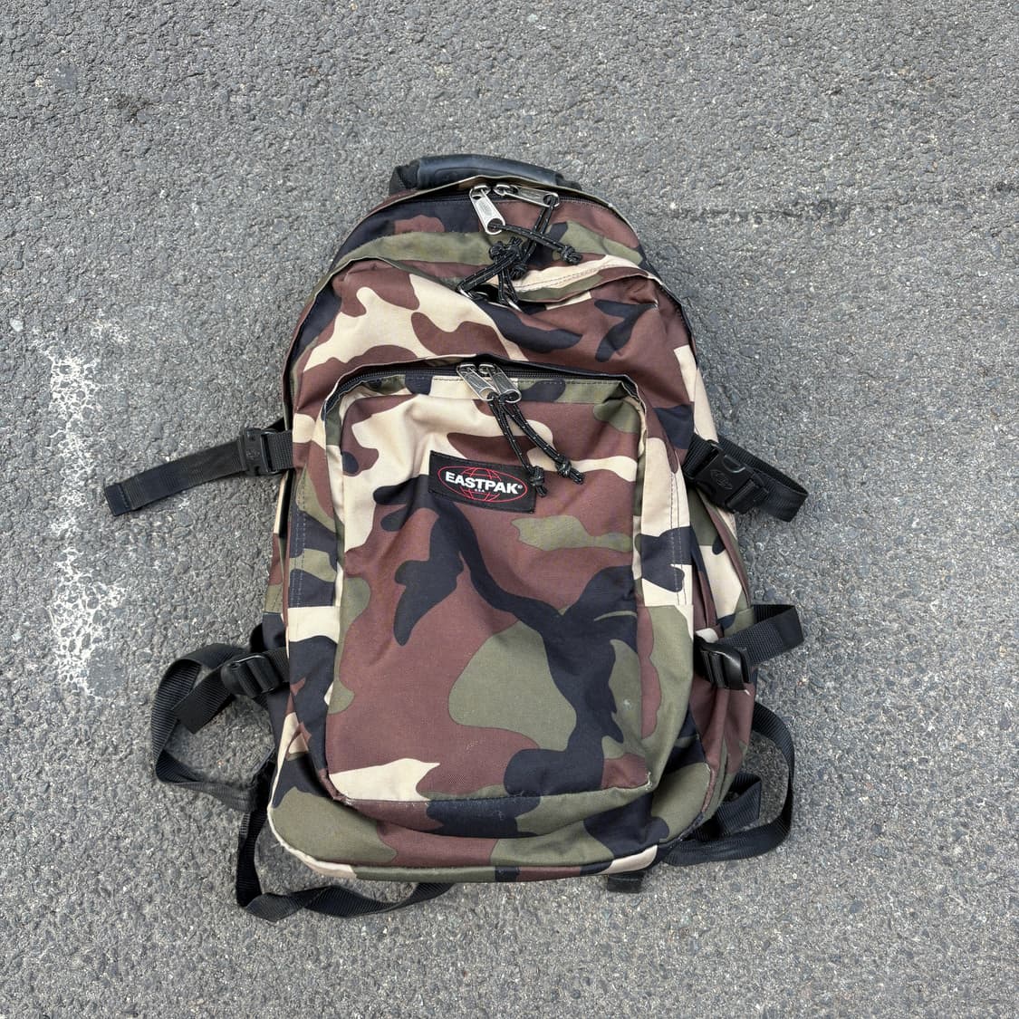Eastpak 이스트팩 카모 백팩 가방 상품이미지1