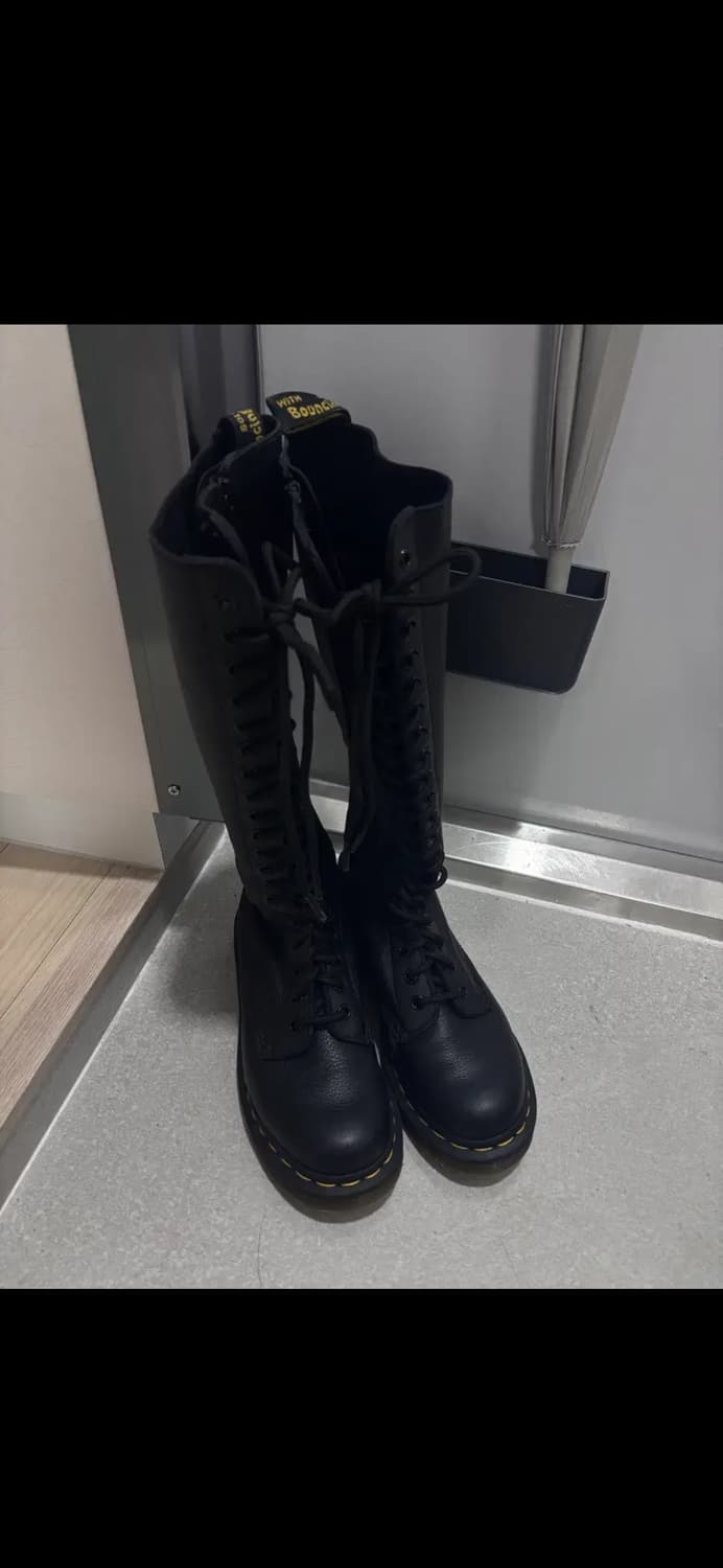 닥터마틴 1B60 버지니아 블랙 20홀 부츠 220 상품이미지1