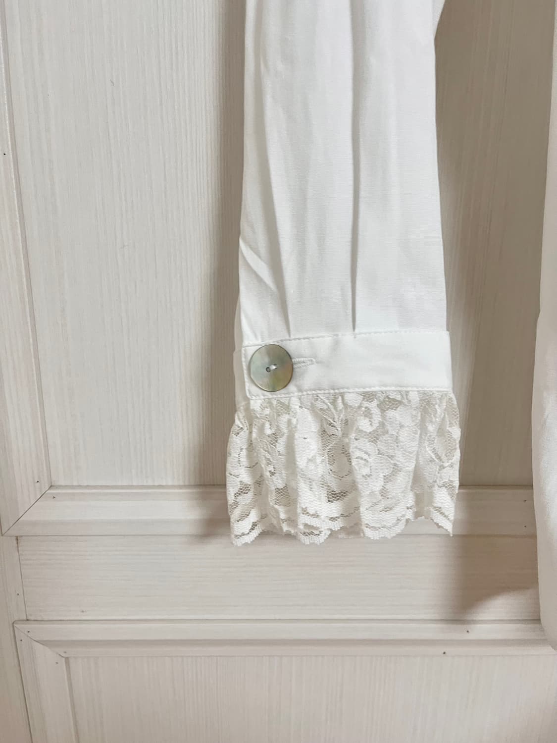 레이스 자개단추 실켓 블라우스 상품이미지5