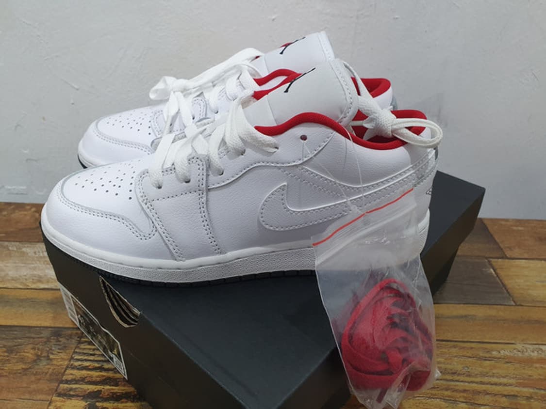 NIKE 나이키 에어 조던 1 로우 화이트 레드 새상품 (235MM) 상품이미지4