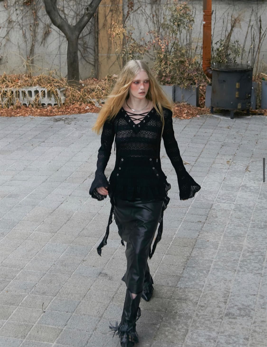 낫노잉 레이스 브이넥 러플 후디 상품이미지1