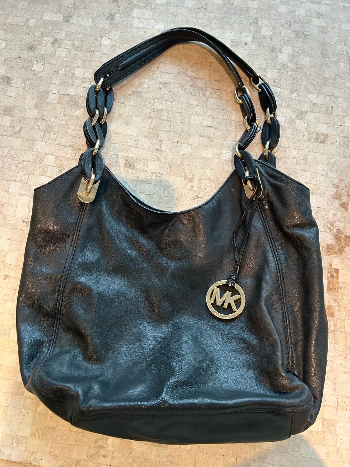 마이클코어스 레더 숄더백 상품이미지1