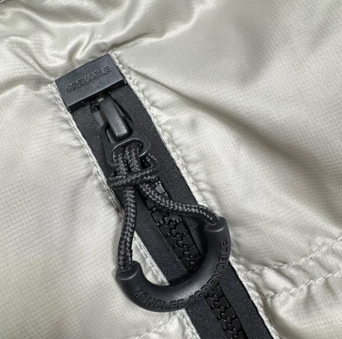 몽클레르 조끼 패딩 화이트 상품이미지6