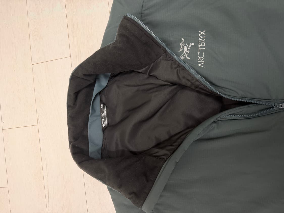 아크테릭스 아톰 AR   M 사이즈  기름 얼룩조차 없습니다  상태 9. 상품이미지3