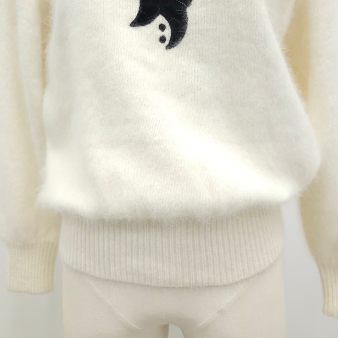 아이보리 벨벳 아플리케 포인트 니트 상품이미지5