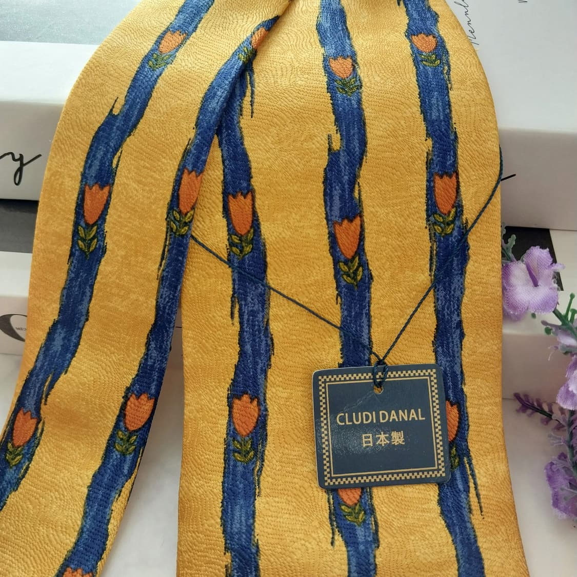 클루디 다날 실크 플라워 스트라이프 넥타이 8.7cm 새제품 K1304
 상품이미지3