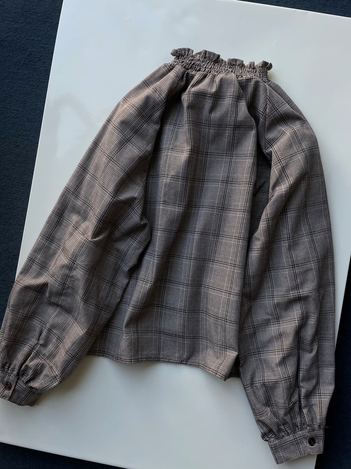 Shirred neck L/S blouse 상품이미지5