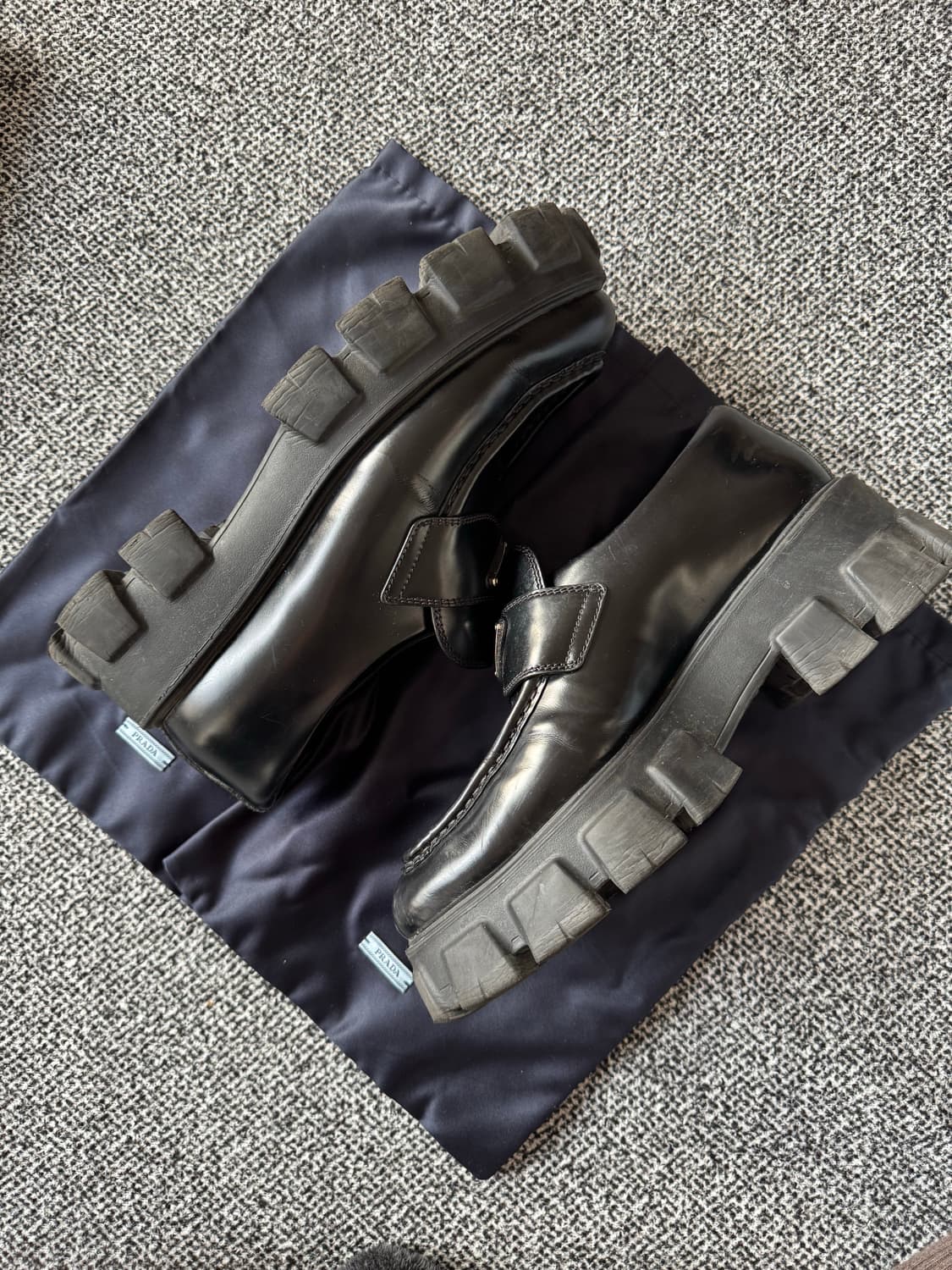 프라다 브러시드 로퍼 상품이미지3