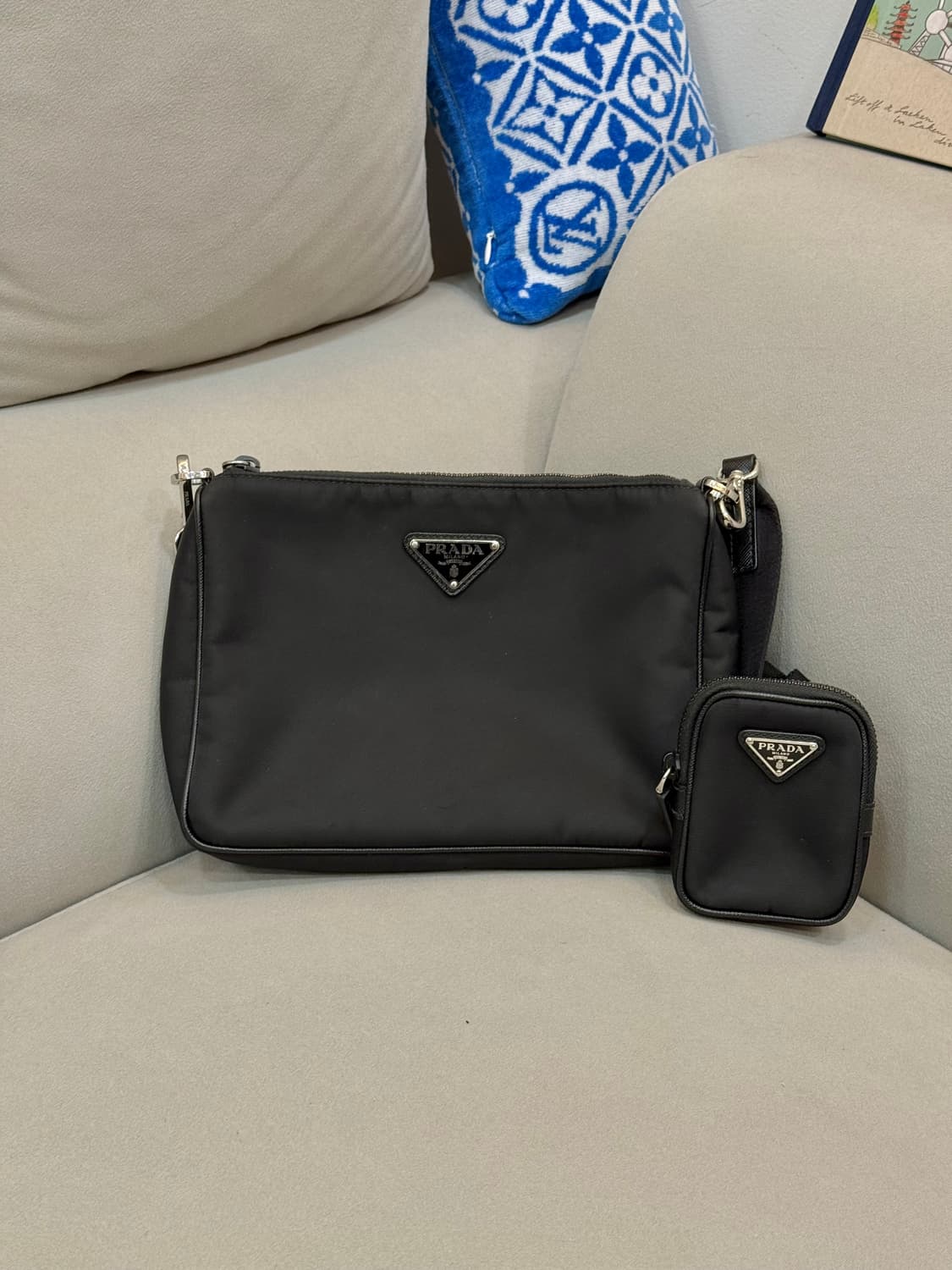 프라다 리나일론 사피아노 크로스백 2VH113 상품이미지1