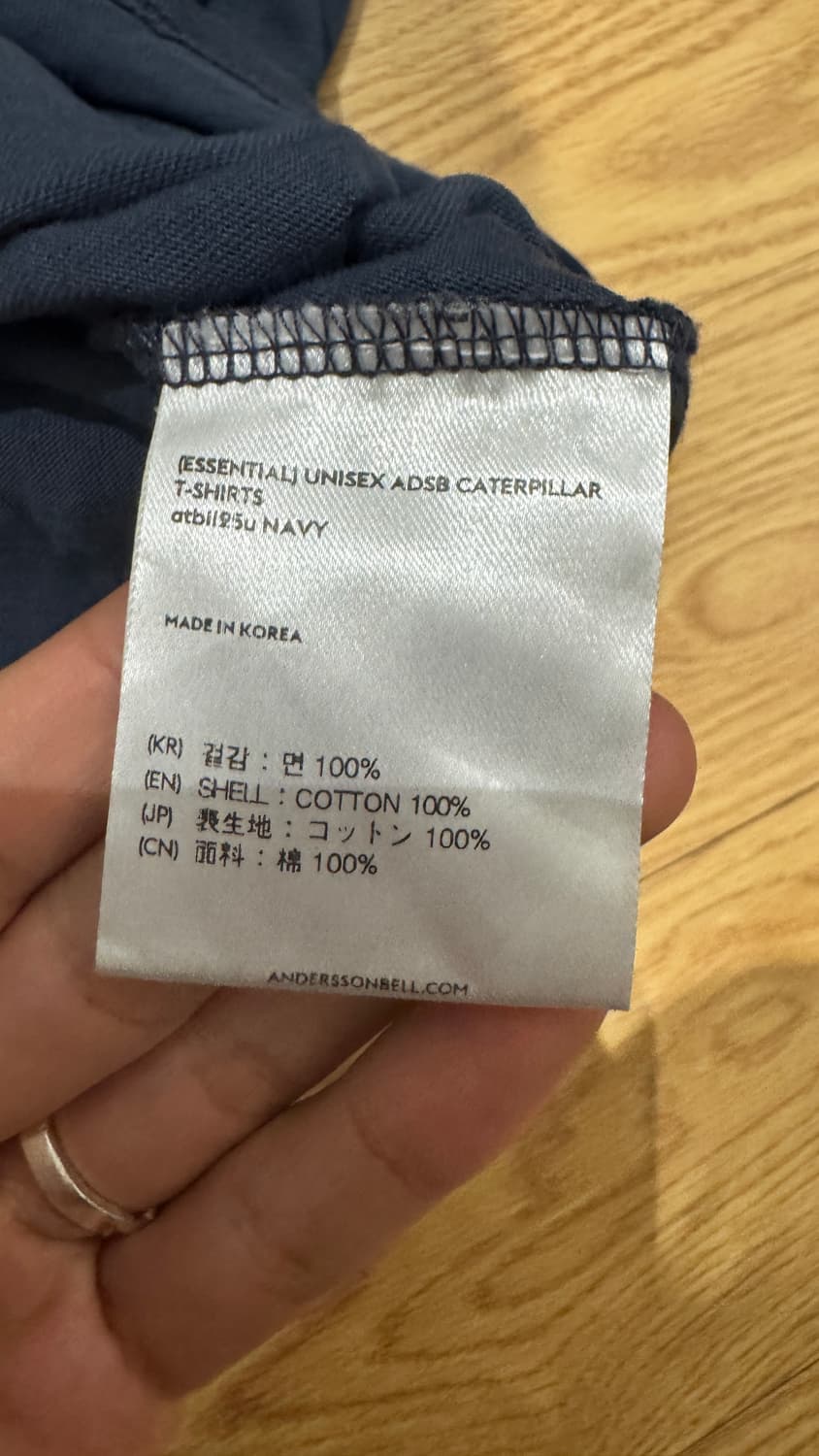 앤더슨 벨  에센셜 유니섹스  캐터필러 티셔츠 네이비 상품이미지3