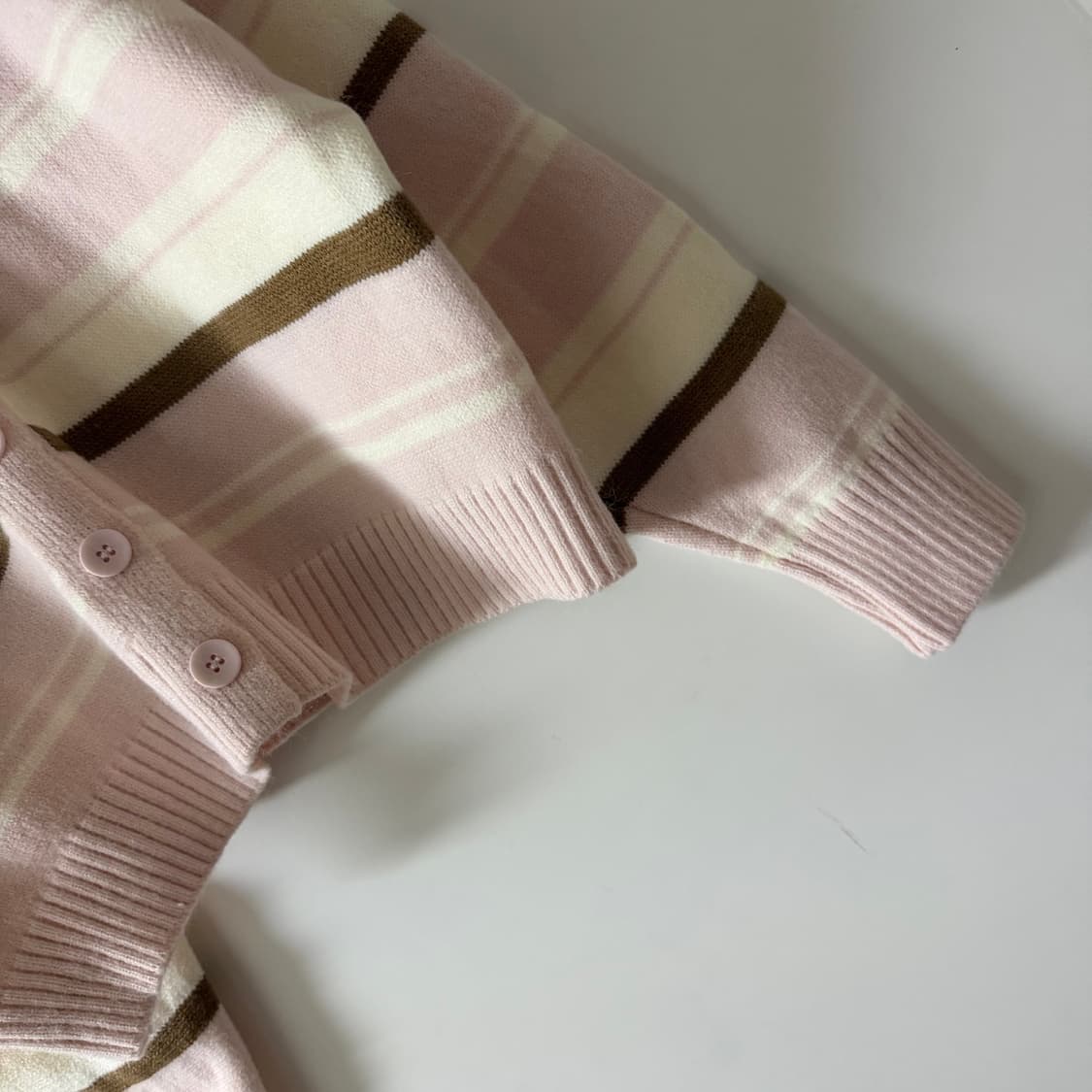 새상품 여자 브이넥 크롭 가디건 상품이미지4