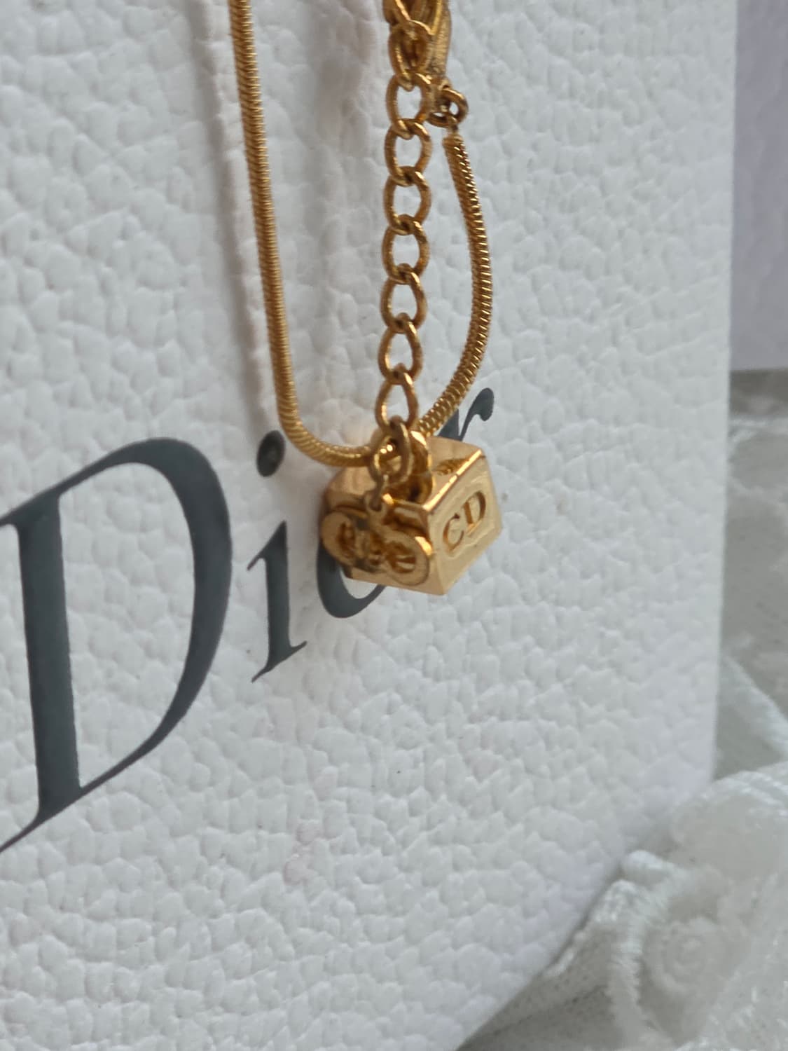 디올 금장 CD 로고 큐브 목걸이 상품이미지6