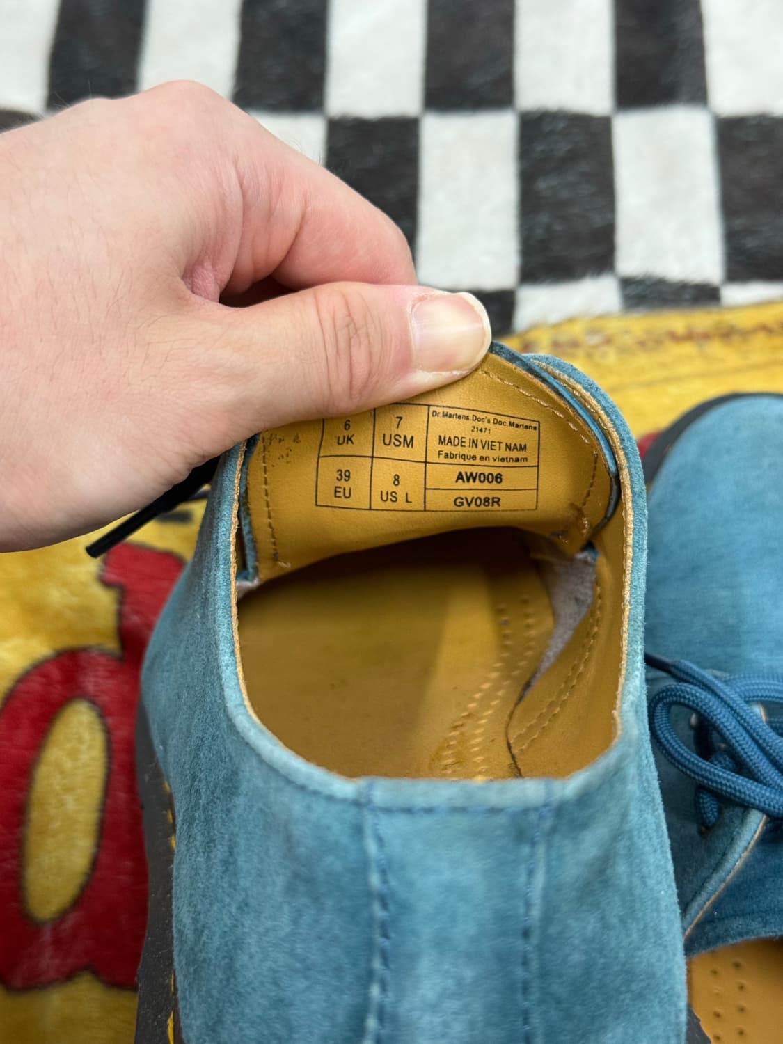 Dr. Martens 21471 Suede 3 Hole 상품이미지6