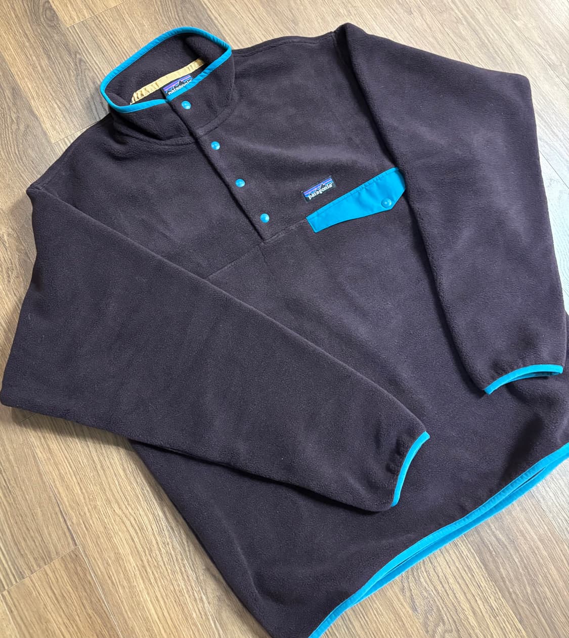 파타고니아 헤비웨이트 신칠라 옵시디언 플럼 M사이즈 팝니다. 상품이미지2