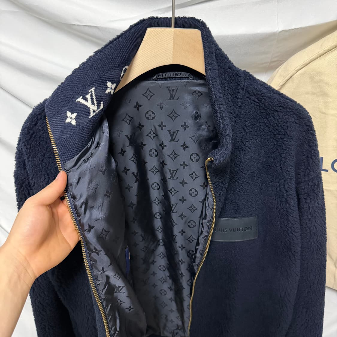 [S+급/L] 25FW 루이비통 레더패치 플리스 블루종 자켓 상품이미지6
